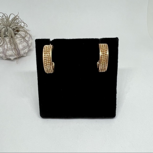 MVintage Gold Clip-On Hoop Earrings! - Picture 2 of 5